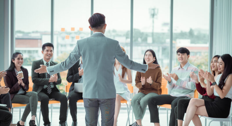 タイで人がついてくるリーダー01