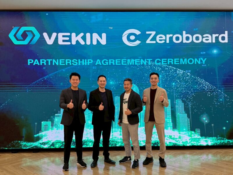 ヴェキンタイランドのVasin Vongcharoenrat氏、Sakayong Saengsai氏、ゼロボードの渡慶次道隆代表、ゼロボードタイランドの鈴木慎太郎氏