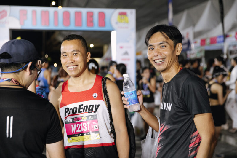 マラソンイベントで行っている炭酸水のサンプリング 写真提供:アイリスオーヤマタイ 01