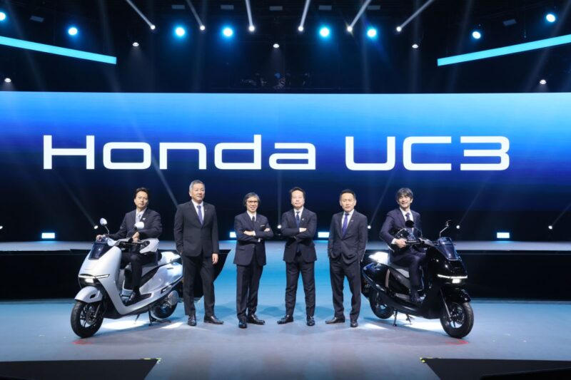 New Honda UC3を囲んだ記者発表の様子 写真提供:タイホンダ