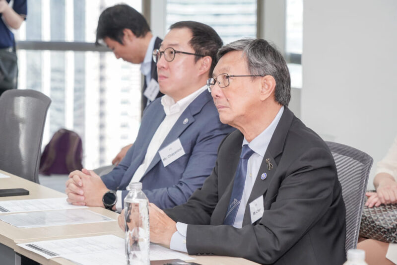 Thai Subconに加え、タイ工業連盟(FTI)からは国際関係委員会のチェン・ナムチャイシリ副委員長も参加した(写真手前)