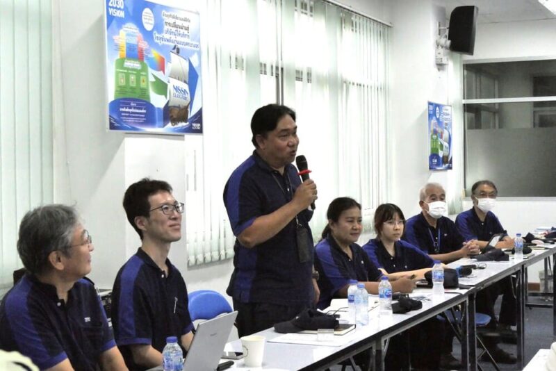 参加者の質問に答えるキッチャヤー事業部長
